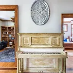 Prime Location In 12south, Walkable To Shopping & Dining