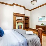 Holiday home Prime Location In 12south, Walkable To Shopping & Dining Nashville