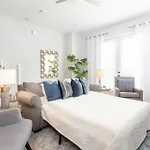 With En-suite Bath, Tv & Blackout Shades * Nashville