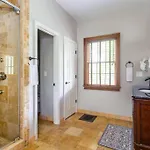 Prime Location In 12south, Walkable To Shopping & Dining