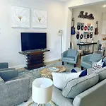 With En-suite Bath, Tv & Blackout Shades Nashville