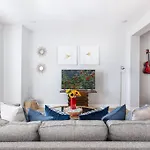 With En-suite Bath, Tv & Blackout Shades * Nashville