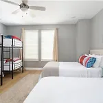 With En-suite Bath, Tv & Blackout Shades * Nashville