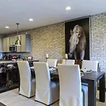 Skyline Views, 5Min To Broadway