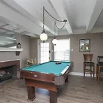 Holiday home Golf Views, Porch Vibes, 3mi To Broadway! Nashville