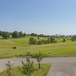Golf Views, Porch Vibes, 3mi To Broadway! Holiday home