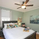 Holiday home Golf Views, Porch Vibes, 3mi To Broadway! Nashville