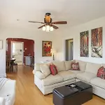 Holiday home Golf Views, Porch Vibes, 3mi To Broadway! *