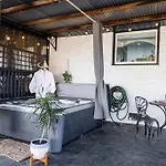 Hot Tub, Ev, Minutes To Opry, Airport & Broadway