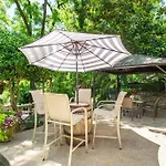 Honky Tonk Bar, Minutes To Airport & Broadway Holiday home Nashville
