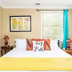 Honky Tonk Bar, Minutes To Airport & Broadway Holiday home