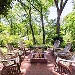 Holiday home Honky Tonk Bar, Minutes To Airport & Broadway *