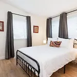 Minutes To Opry, Airport & Broadway Holiday home Nashville
