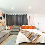 Minutes To Opry, Airport & Broadway Holiday home *
