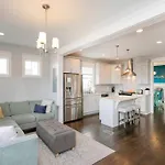 Views, Under 2mi Broadway, Gated Parking Holiday home