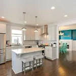 Holiday home Views, Under 2mi Broadway, Gated Parking Nashville