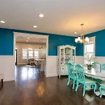 Holiday home Views, Under 2mi Broadway, Gated Parking Nashville