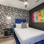 2 Side By Side Units, The Honky Tonk Party Pads, Parking Gym Pool * Nashville