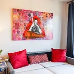 Apartment Downtown Midtown Vanderbilt, Honky Tonk Party Pad 1, Parking Gym Pool *