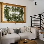 Holiday home 6 Bed With En Baths, Host Up To 20, Rooftops, Parking, Gourmet Kitchens, Cozy Living Spaces, Skyline Views & Fire Table, Near Downtown, Distilleries & Marathon Village, High-speed Wi-fi, 24hr Hospitality