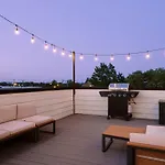 Stylish 3 Bed Retreat, Rooftop, Parking, Sleeps 10, Ensuite Baths, Bunk Room, Gourmet Kitchen, Cozy Living Space, Rooftop Views & Fire Table, Near Downtown, Distilleries & Marathon Village, 24 Hr Hospitality