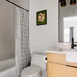 Stylish 3 Bed Retreat, Rooftop, Parking, Sleeps 10, Ensuite Baths, Bunk Room, Gourmet Kitchen, Cozy Living Space, Rooftop Views & Fire Table, Near Downtown, Distilleries & Marathon Village, 24 Hr Hospitality Nashville