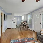 2 Bedroom 4 Miles To Broadway Sleeps 4 Holiday home Nashville