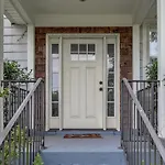 2 Bedroom Home 4 Miles To Broadway Sleeps 4