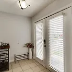 2 Bdr With Free Parking! 2m To Broadway! Apartment