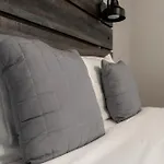 2 Bdr With Free Parking! 2m To Broadway!