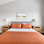 Hot Tub, Fire Pit, King Bd & Ig Opps - 5 Min To Dt