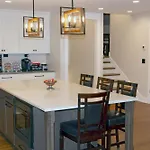 8 Minutes To Downtown! Holiday home *