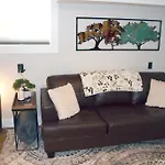 8 Minutes To Downtown!