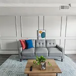 Brentwood D6 I Cozy & Comfy I 2bd I Free Parking *