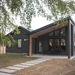 Restful Sanctuary Minutes From Downtown