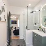 Summer End Sale Prime Location Holiday home