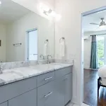 Holiday home 6 Bedroom Quiet Townhome! 6min To Airport & 15min To Downtown! *