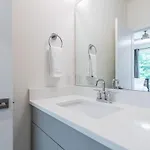 6 Bedroom Quiet Townhome! 6min To Airport & 15min To Downtown! *