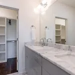 6 Bedroom Quiet Townhome! 6min To Airport & 15min To Downtown! *