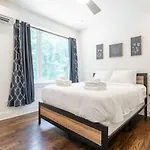 6 Bedroom Quiet Townhome! 6min To Airport & 15min To Downtown! * Nashville
