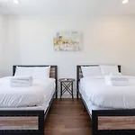 6 Bedroom Quiet Townhome! 6min To Airport & 15min To Downtown! Nashville