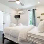 Holiday home 6 Bedroom Quiet Townhome! 6min To Airport & 15min To Downtown!