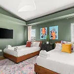Holiday home Modern Townhouse Near Vandy And Parthenon *