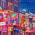 Spacious City Center Nashville Apartment! Free Parking, Pet-Friendly, High-Speed Wi-Fi!