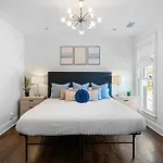 Two Decks To Enjoy Walk To 5 Points Faves Garage Close To Dining And Bars Board Games 10 Mins To Broadway 24 Hour Hospitality Holiday home Nashville