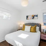 Two Decks To Enjoy Walk To 5 Points Faves Garage Close To Dining And Bars Board Games 10 Mins To Broadway 24 Hour Hospitality Holiday home