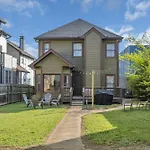 Stylish Home Near Downtown With 3 Bedrooms & 3 Baths, Walk To Nashville Best Dining & Coffee Shops, Private Yard With Grill, Smart Tvs In Every Room, Driveway Parking For 3, 24 Hr Hospitality