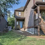 Stylish Home Near Downtown With 3 Bedrooms & 3 Baths, Walk To Nashville Best Dining & Coffee Shops, Private Yard With Grill, Smart Tvs In Every Room, Driveway Parking For 3, 24 Hr Hospitality