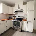Holiday home Cozy Getaway Mins To Downtown, Broadway Airport