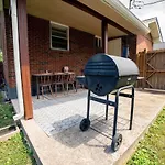 Cozy Getaway Mins To Downtown, Broadway Airport *
